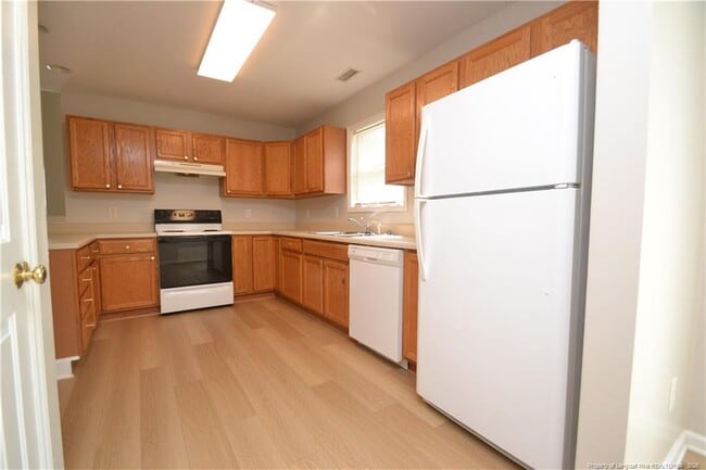 Building Photo - 1914 Sterling Hill Dr