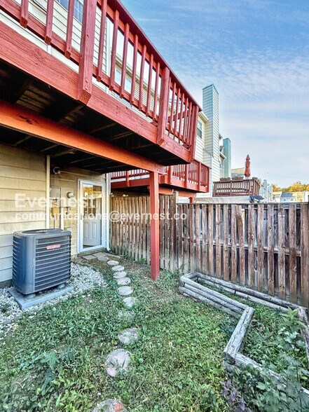 Building Photo - 16321 Taconic Cir