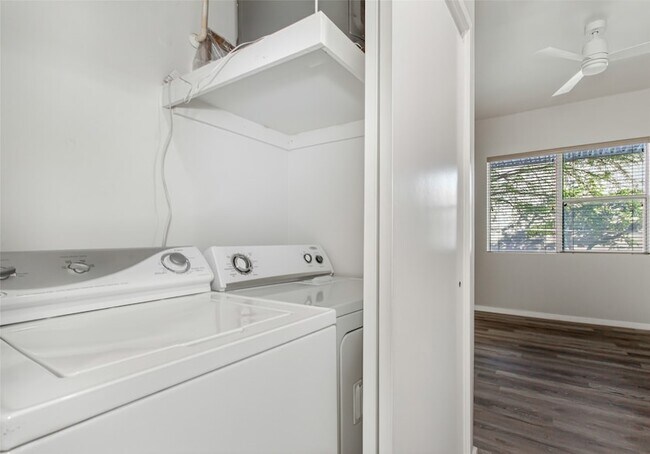 Building Photo - 3015 Bryan St