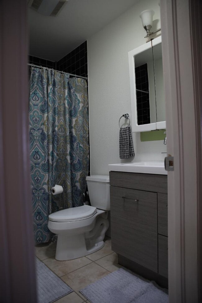 Building Photo - 1551 E Costilla Ave