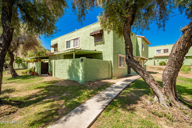 Building Photo - 10227 N 7th Pl