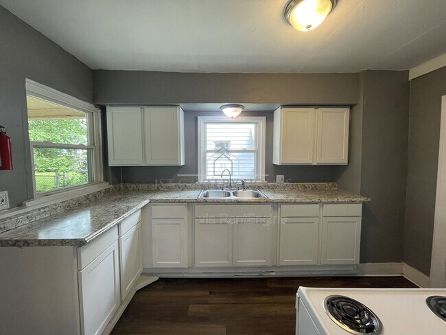 Building Photo - 730 Noble Ave