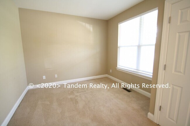 Building Photo - Franklin Home 3 bed 2.5 Baths