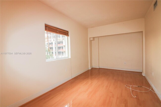 Building Photo - 134 SW 7th Ave