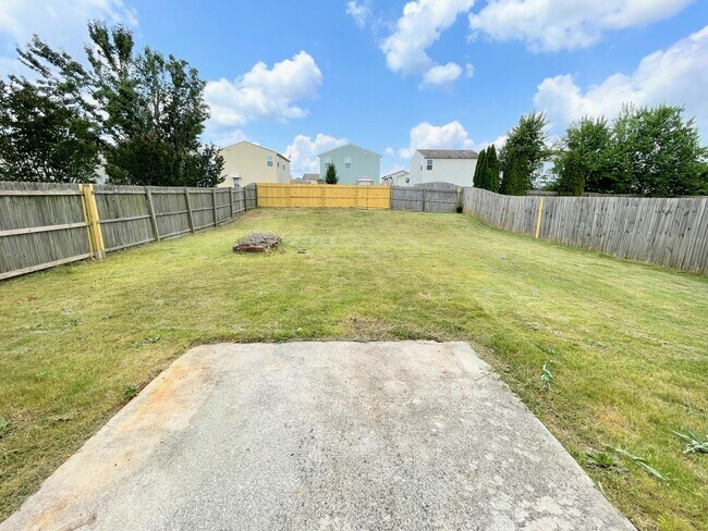 Building Photo - 3177 Lakeland Dr SW