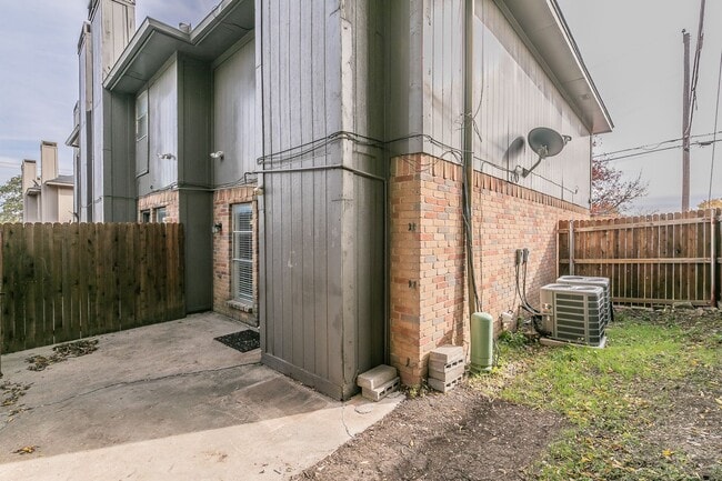 Building Photo - 7604 Chapin Rd