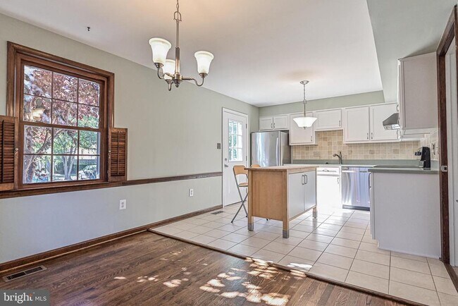 Building Photo - 7046 Leestone St