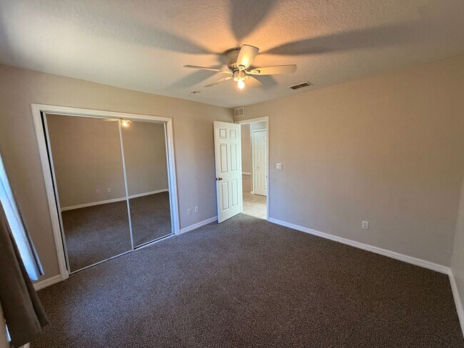 Building Photo - 527 Terrier Way