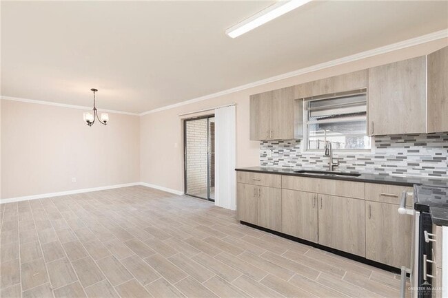 Building Photo - 22 N 8th St