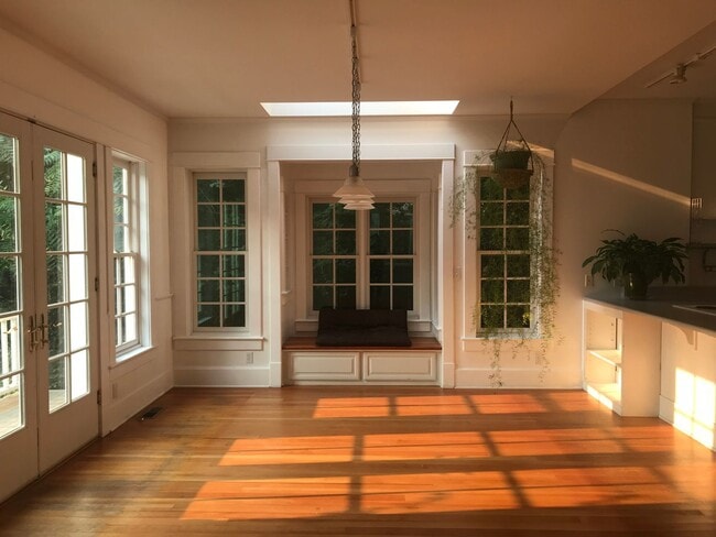 Building Photo - Large, Centrally Located Craftsman Home in...