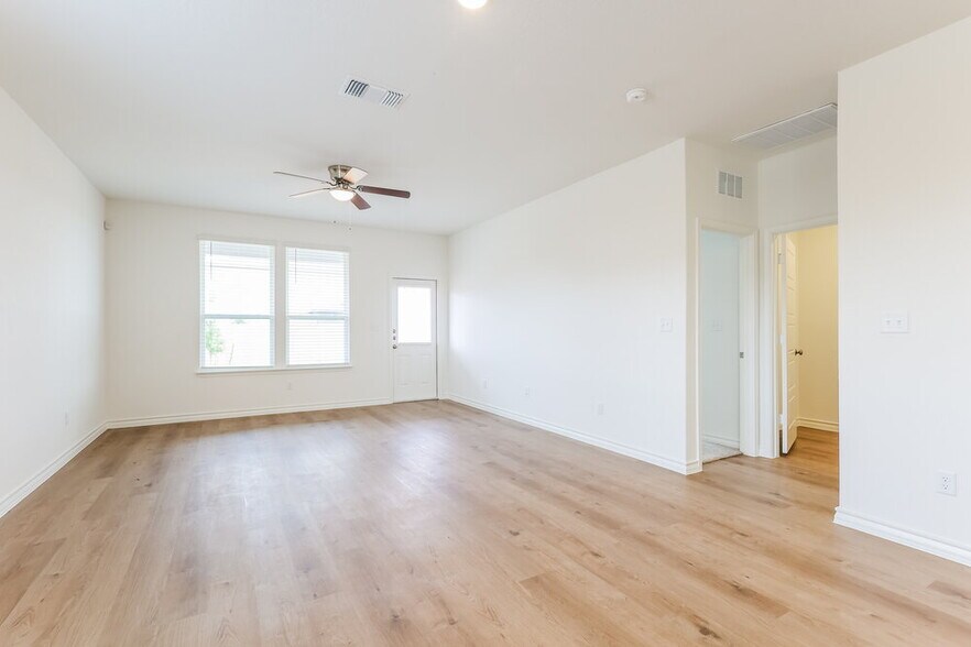 Building Photo - 1194 Casa Luminar