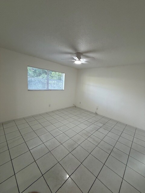 Building Photo - 1020 N 18th Ct
