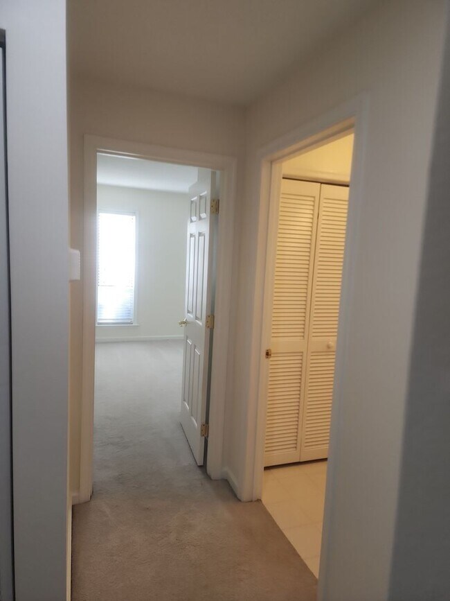 Building Photo - 4100 Sedgewood Dr