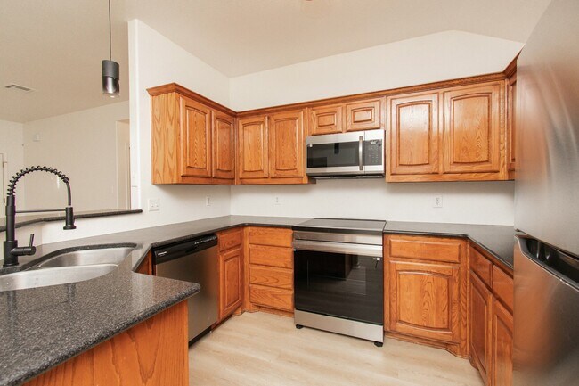 Building Photo - 2 Willow Ct