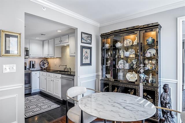 Building Photo - 4242 Lomo Alto Dr