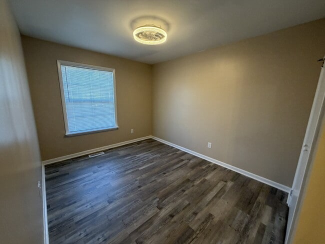 Building Photo - Townhouse for Rent