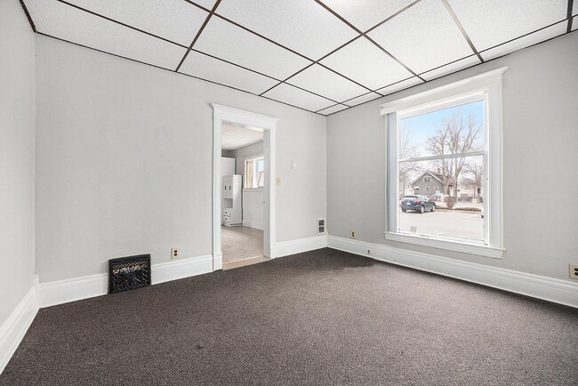 Building Photo - 121 S Clay St