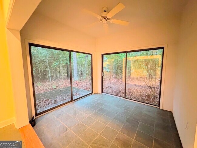 Building Photo - 2939 Rivercrest Dr