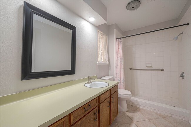 Building Photo - 1503 Miles St