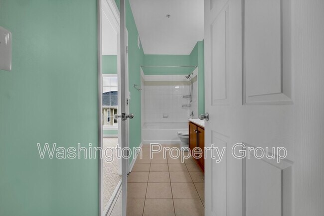 Building Photo - 4854 Eisenhower Ave