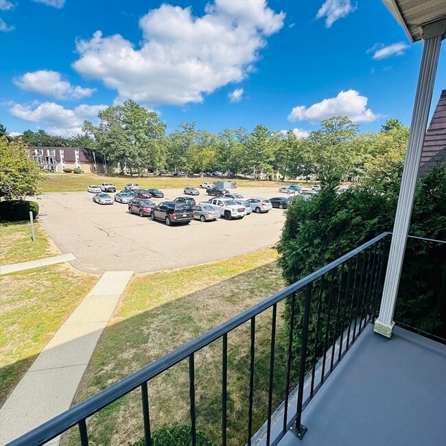 Building Photo - 6 Shadowbrook Ln