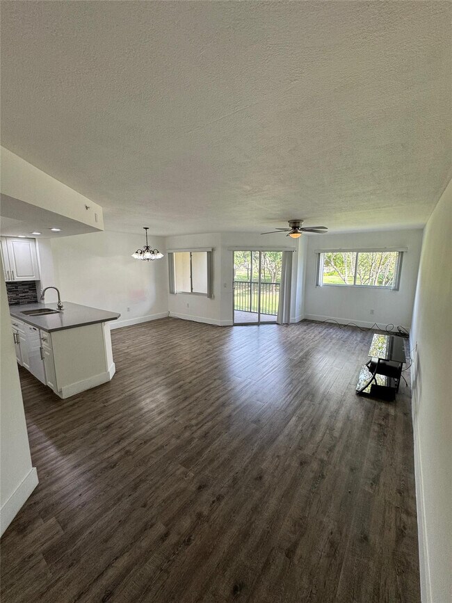 Building Photo - 1651 SW 127th Ave