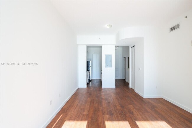 Building Photo - 2200 NE 4th Ave