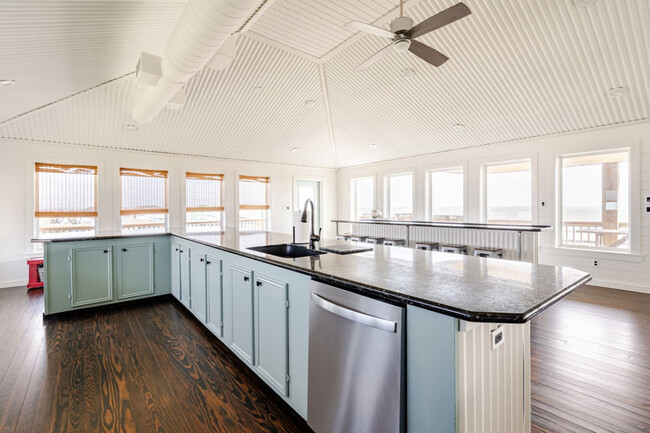 Building Photo - 907 S Cove Dr