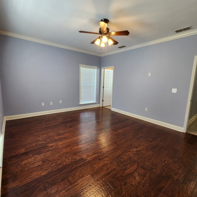 Building Photo - 261 Willow Lake Dr