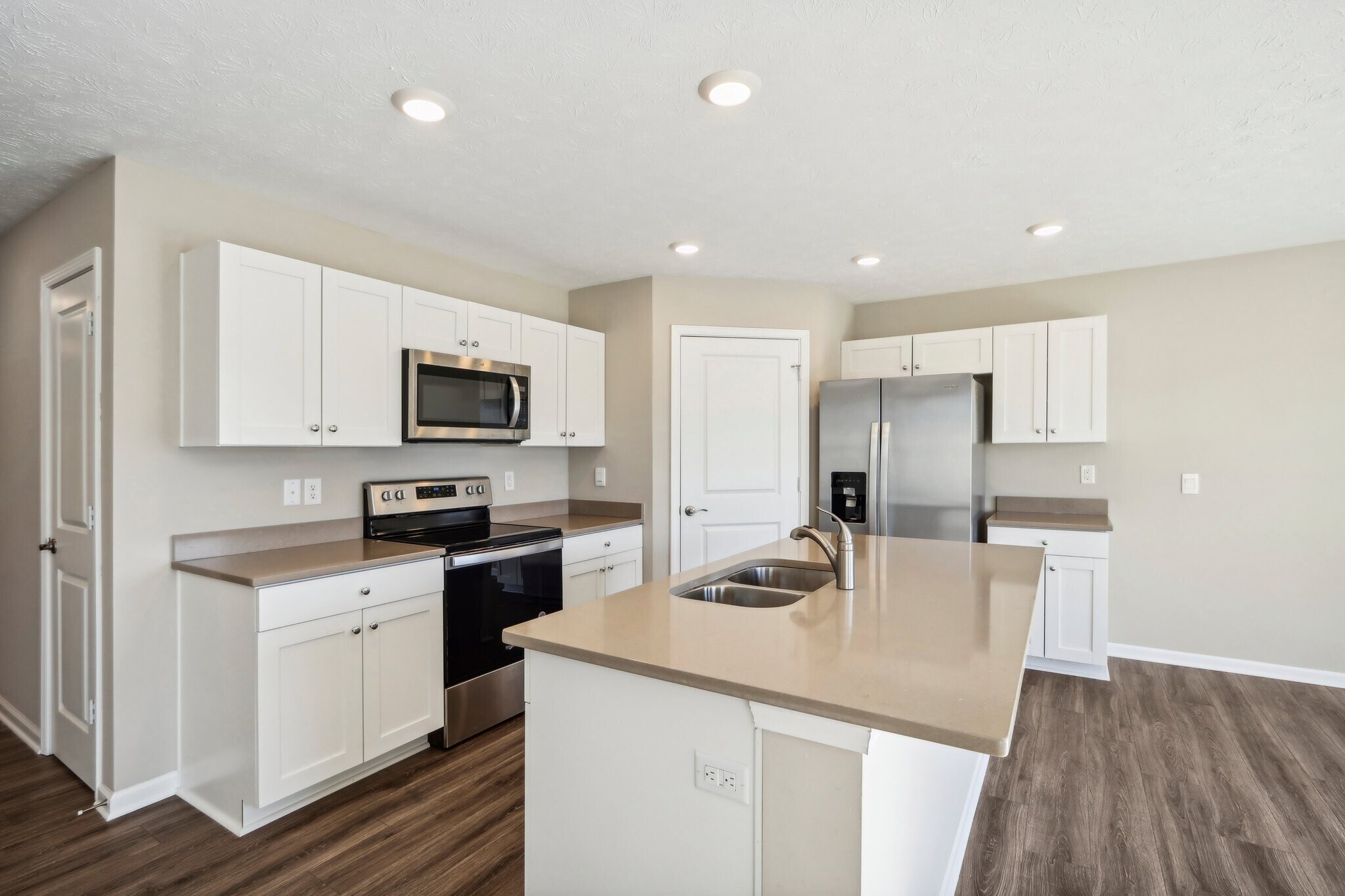 Building Photo - 739 Cattail Dr