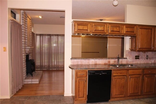 Building Photo - 2141 Surrender Ave