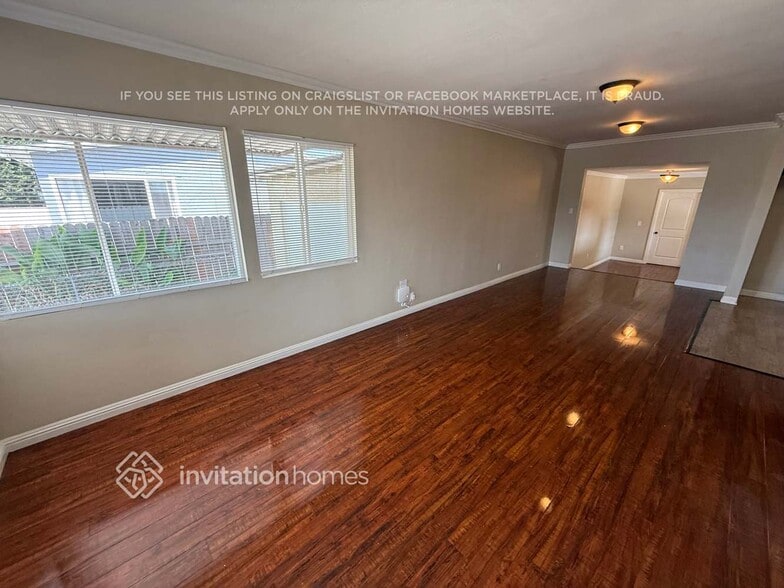 Building Photo - 751 E 104th St