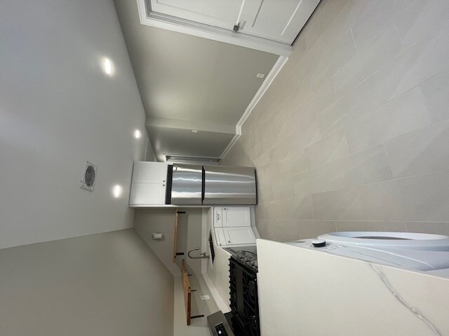 Building Photo - 204 Lathrop Ave