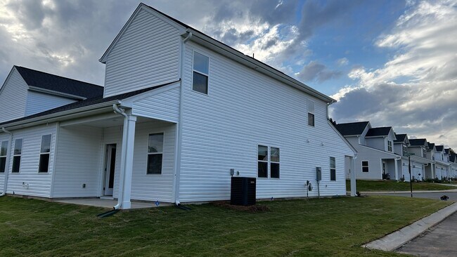 Building Photo - 403 Mariene Dr