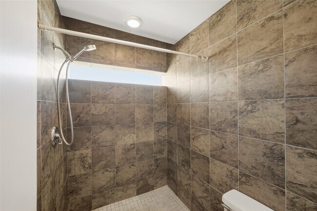 Building Photo - 1302 Rosalie St