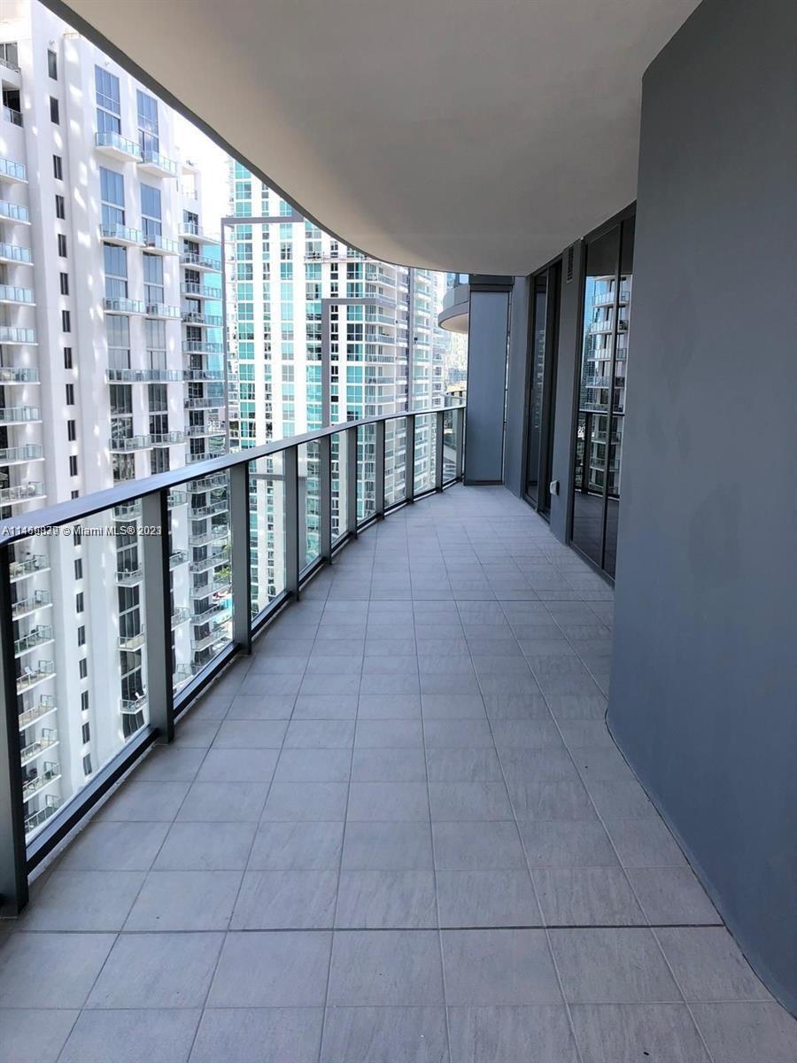 Building Photo - 1000 Brickell Plz