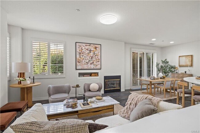 Building Photo - RECENTLY RENOVATED 3 BED, 3 BATH CONDO! $4,500 (OAK CREEK-IRVINE)