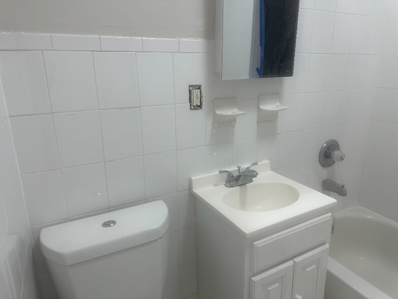 Building Photo - 332 61st St