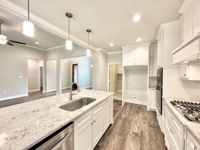 Building Photo - Available Now! Stunning 3 Bedroom 2 Bath i...