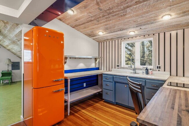 Building Photo - 248 Walker Ave