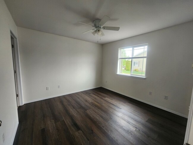 Building Photo - 3 bed 2 bath Condo for Rent in Columbia Falls, MT. $2,100/month
