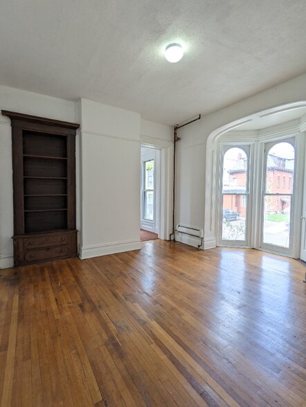 Building Photo - 346 S Rose St