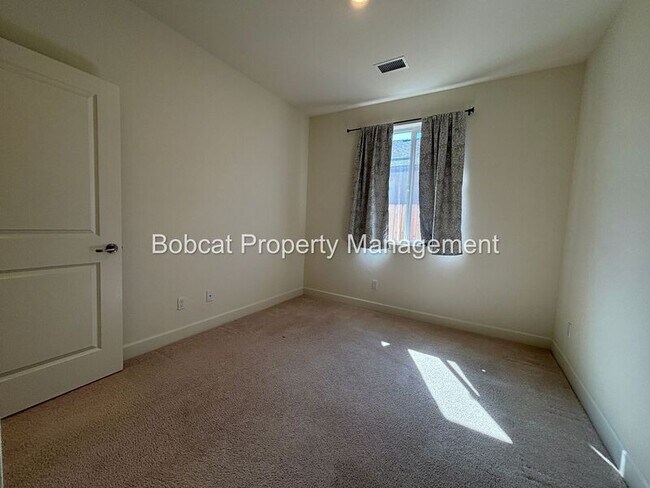 Building Photo - 1120 Dapple Dr