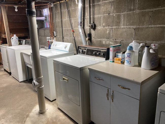 Building Photo - 353 W Webster St