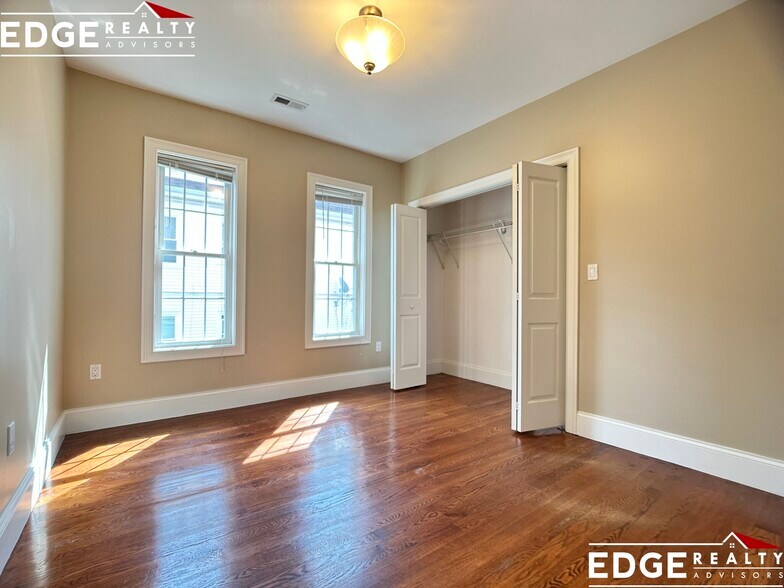 Building Photo - 4 Langley Rd