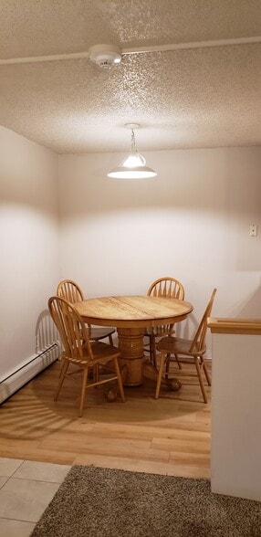 Building Photo - 451 Golden Cir