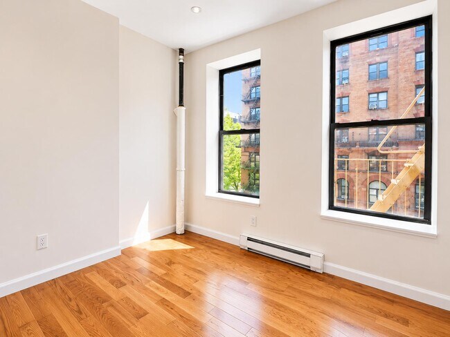 Building Photo - 342 Manhattan Ave