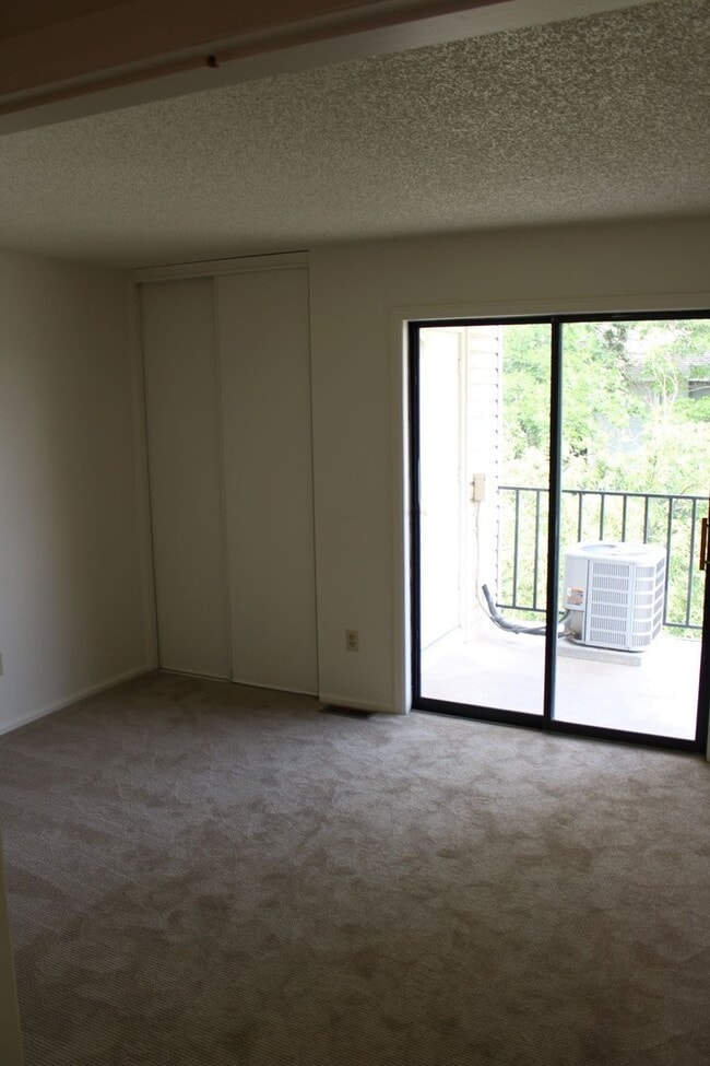 Building Photo - Wonderful 2 Bed Condo in Great Location