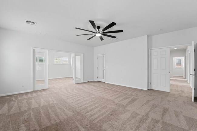 Building Photo - 16054 W Shangri La Rd