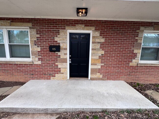 Building Photo - Charming Brick Home in Emmaus